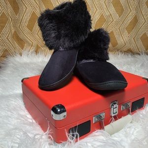 ISOTONER Black Microsuede Slippers